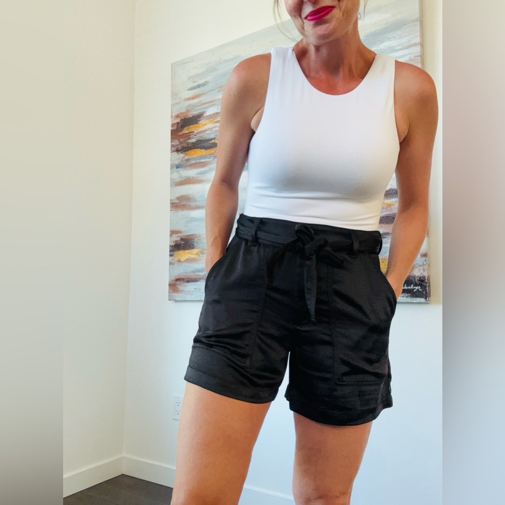 BANANA REPUBLIC Black High Waist Satin Shorts Size 8 NWT